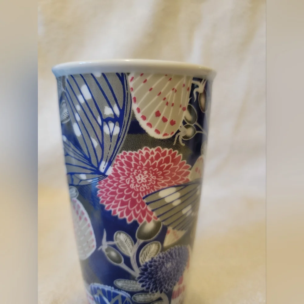 2018 Starbucks Blue, Gray and‎ Pink Flowers on a Crematic 12 fl tumber